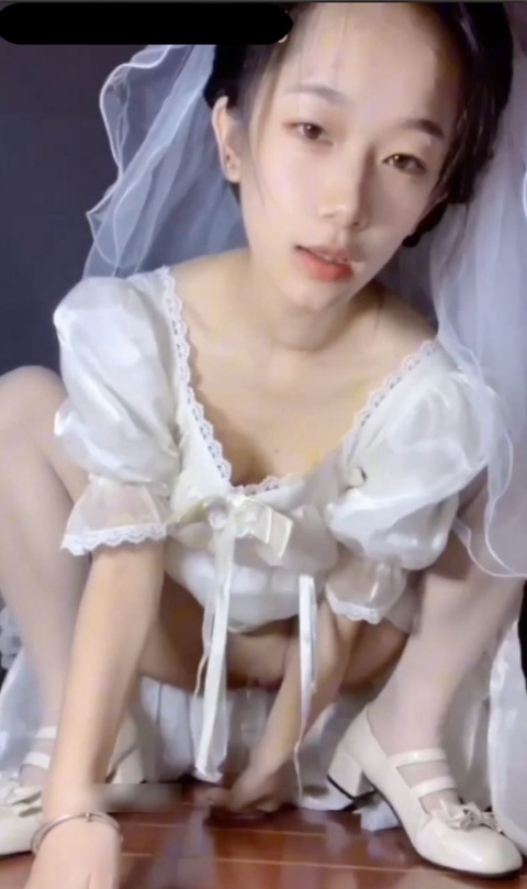 最近很火的推特福利姬_高价定制_婚纱弹力摇完整版视频