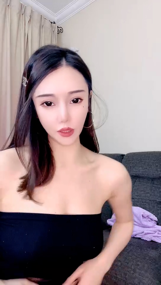 尤物网红美御姐！肥穴大奶难得自慰！抓起豪乳一顿揉，翘起屁股内裤勒穴，粗大假屌猛捅，淫水直流